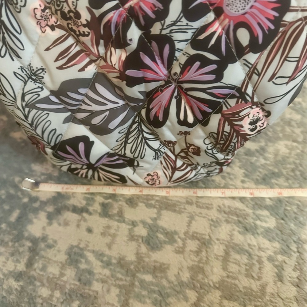 Vera Bradley duffle bag - Picture 10 of 10